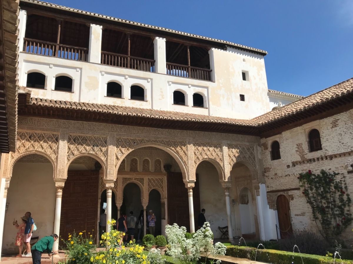 アルハンブラ宮殿庭園内。庭園だけで1時間ほど見学にかかります。