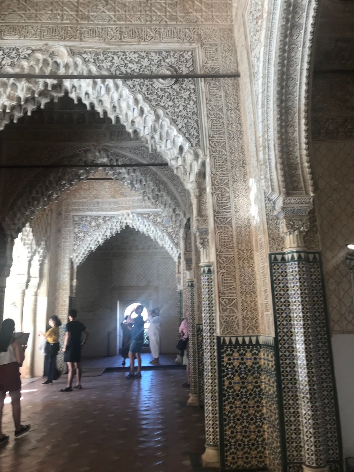 アルハンブラナスル朝宮殿。2週間前でも予約は取れないかもしれないと言われま...