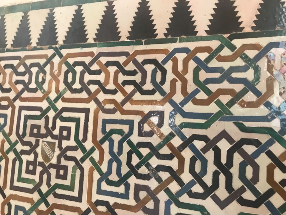 アルハンブラナスル朝宮殿。2週間前でも予約は取れないかもしれないと言われま...