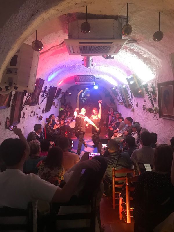 スペイン・グラナダ「スペイン」の写真：洞窟フラメンコ。すごくかっこよくて情熱的...