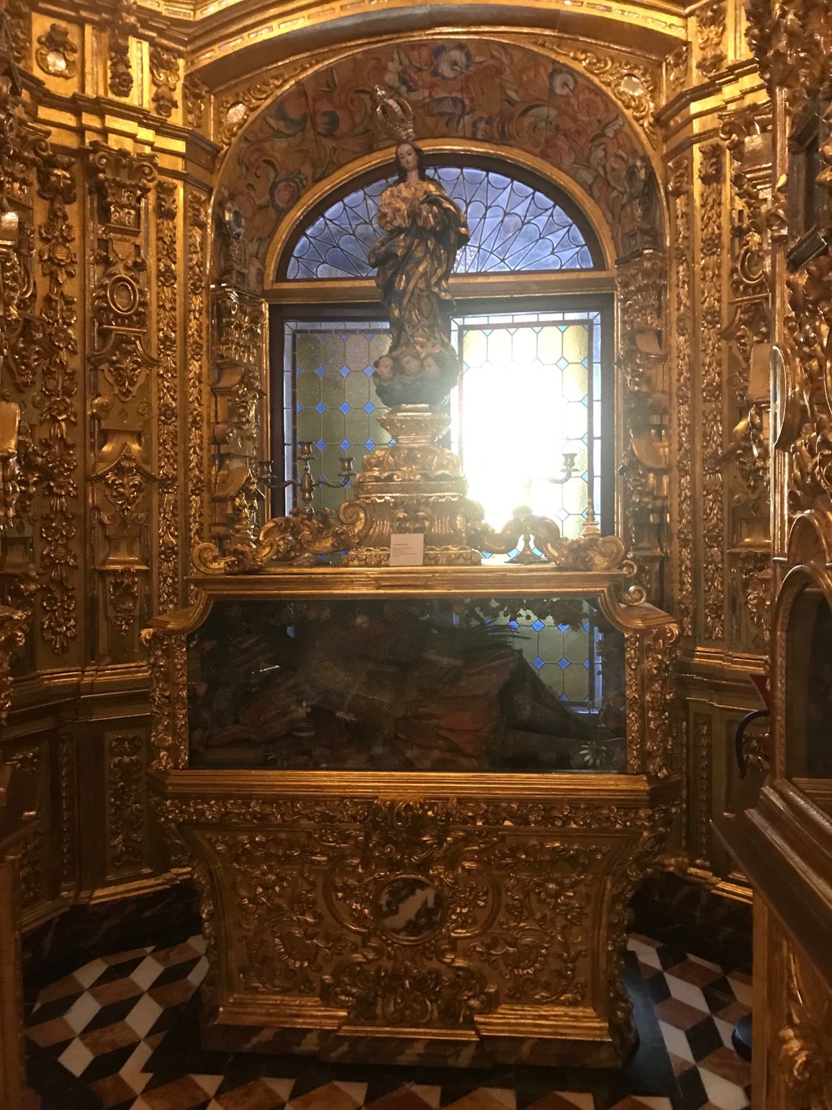 ここはサンファンデディオス教会。ガイドブックには載ってなかったけど近くを通...