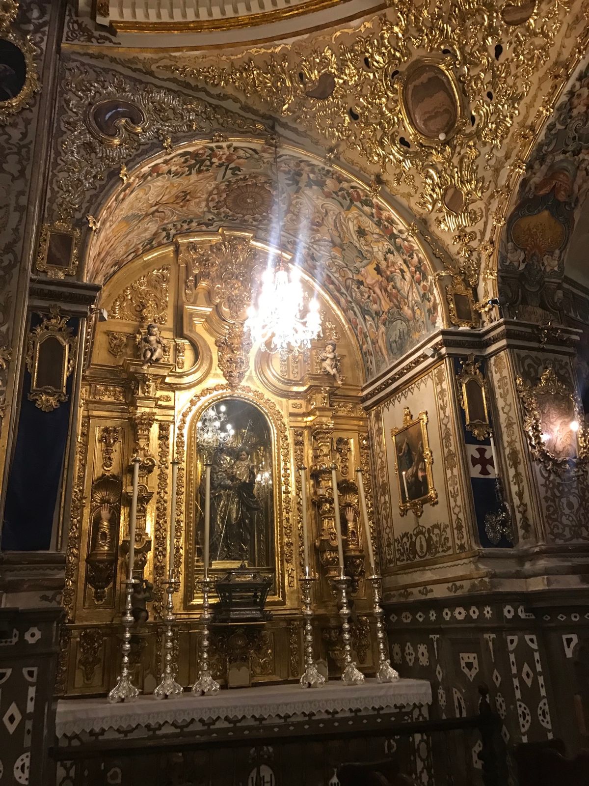 ここはサンファンデディオス教会。ガイドブックには載ってなかったけど近くを通...