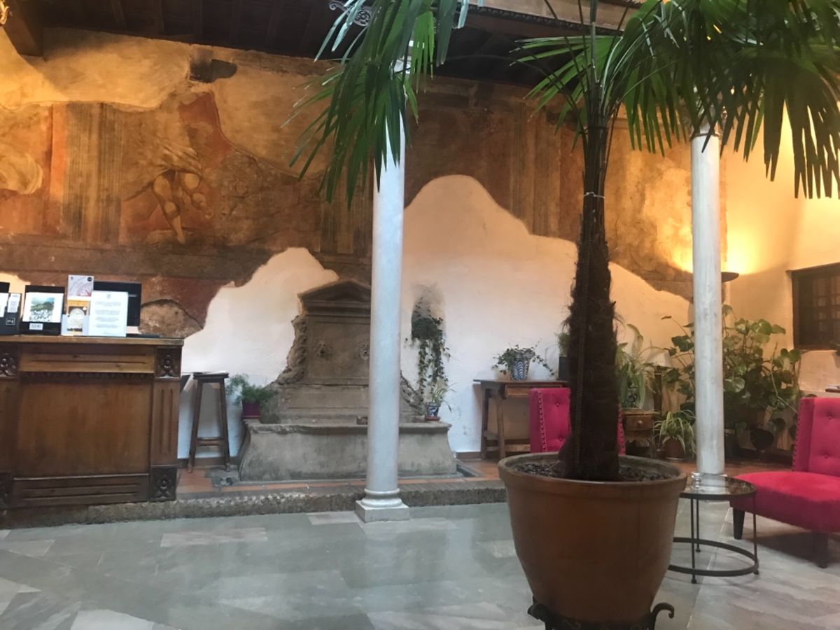 スペインの朝ごはんのチュロスとホットショコラ。これが甘すぎずすごく美味しく...