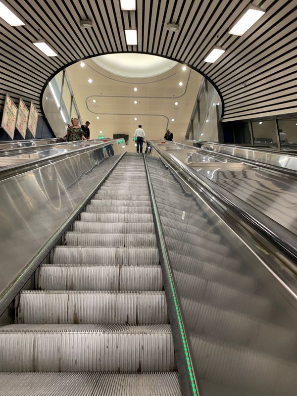 フィンランド・ヘルシンキ「ヘルシンキ旅行」の写真：駅のエスカレーターが速くてこわかった