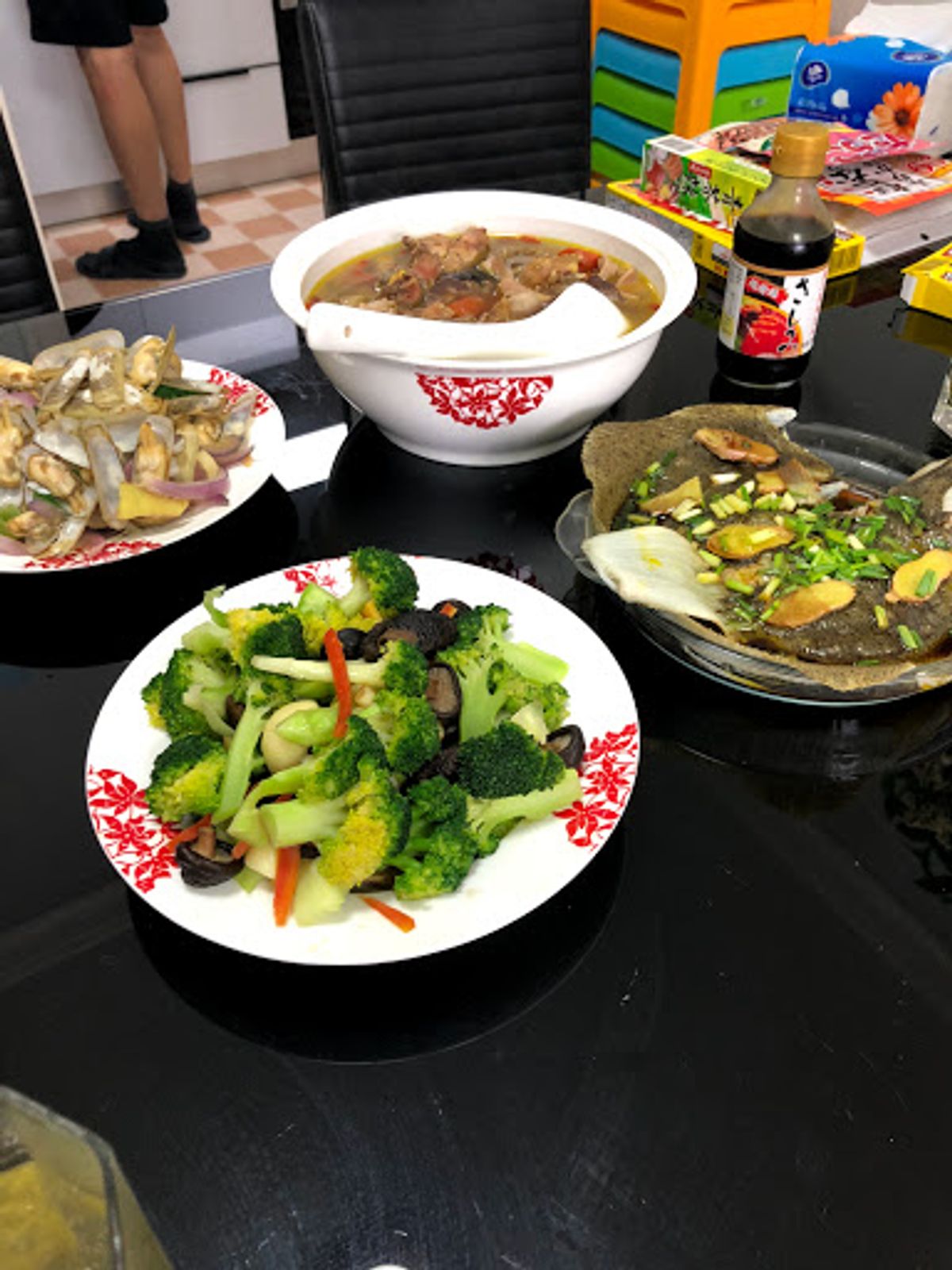 現地の人の夜ご飯をご馳走になったやつ。
なんという美味さ。
世界で一番美味...