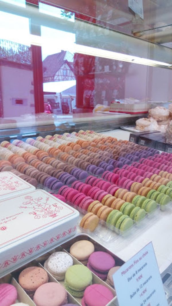 フランス・リクヴィール「アルザスワイン街道を巡る旅」の写真：マカロンというとこのカラフルなマカロンが...