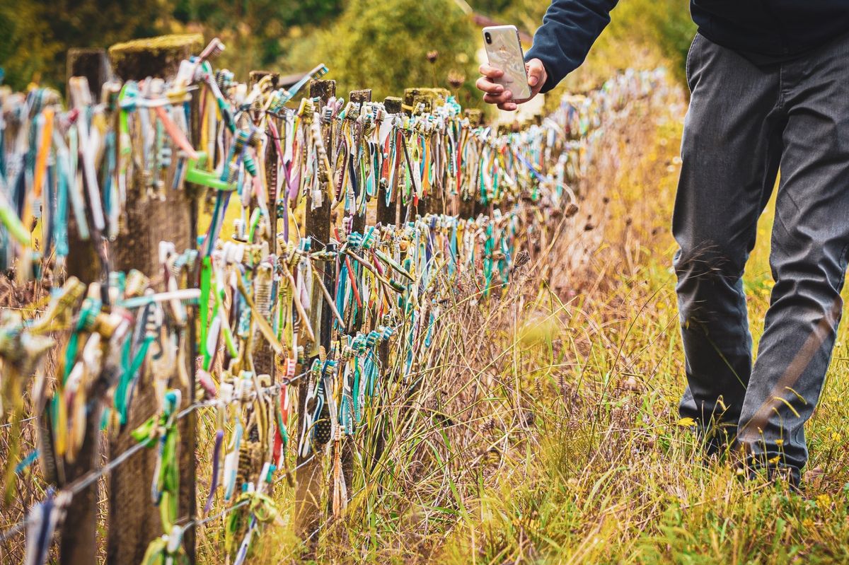 なぜこんなところに歯ブラシが？

ファタファタの村から20分ほど南下した片...