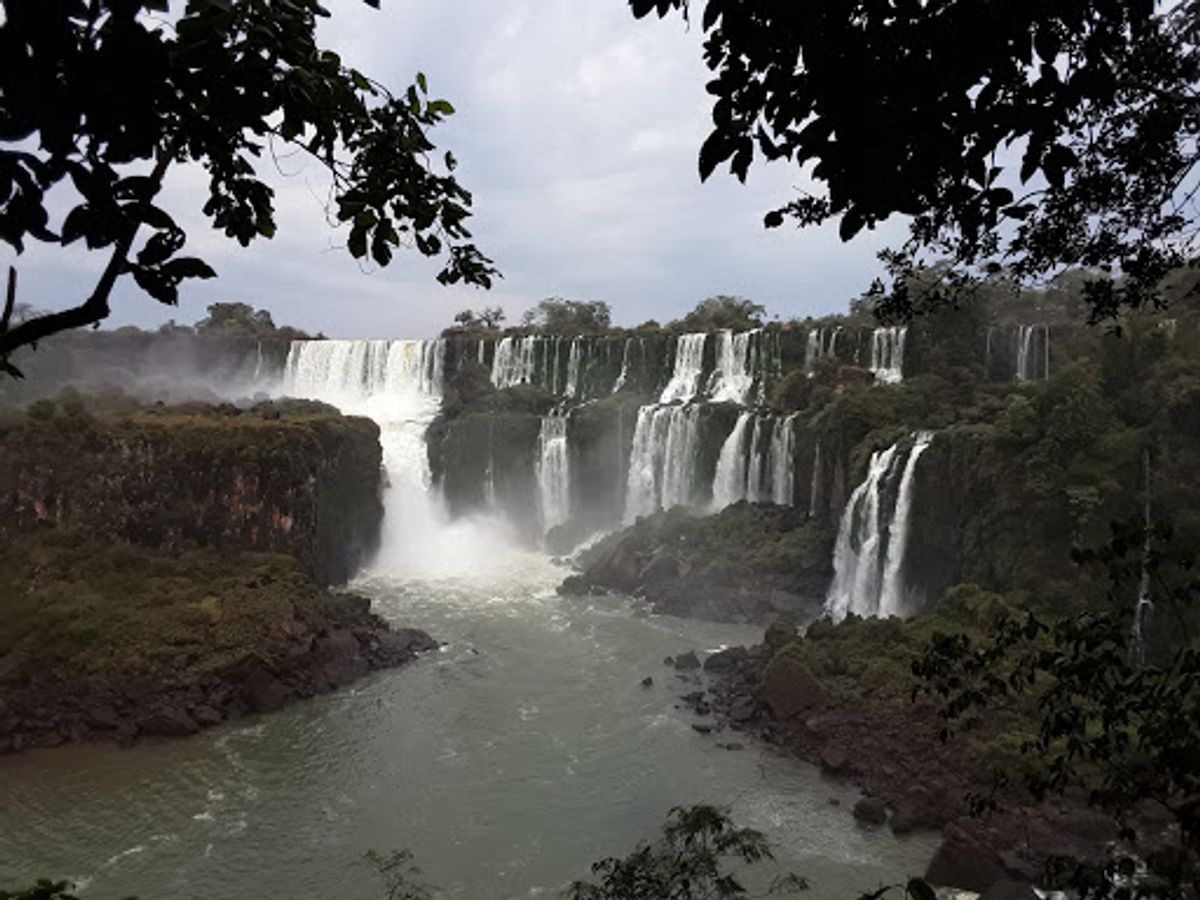 言わずと知れた世界最大の滝、イグアスの滝。とにかく水量が凄まじい。その轟音...