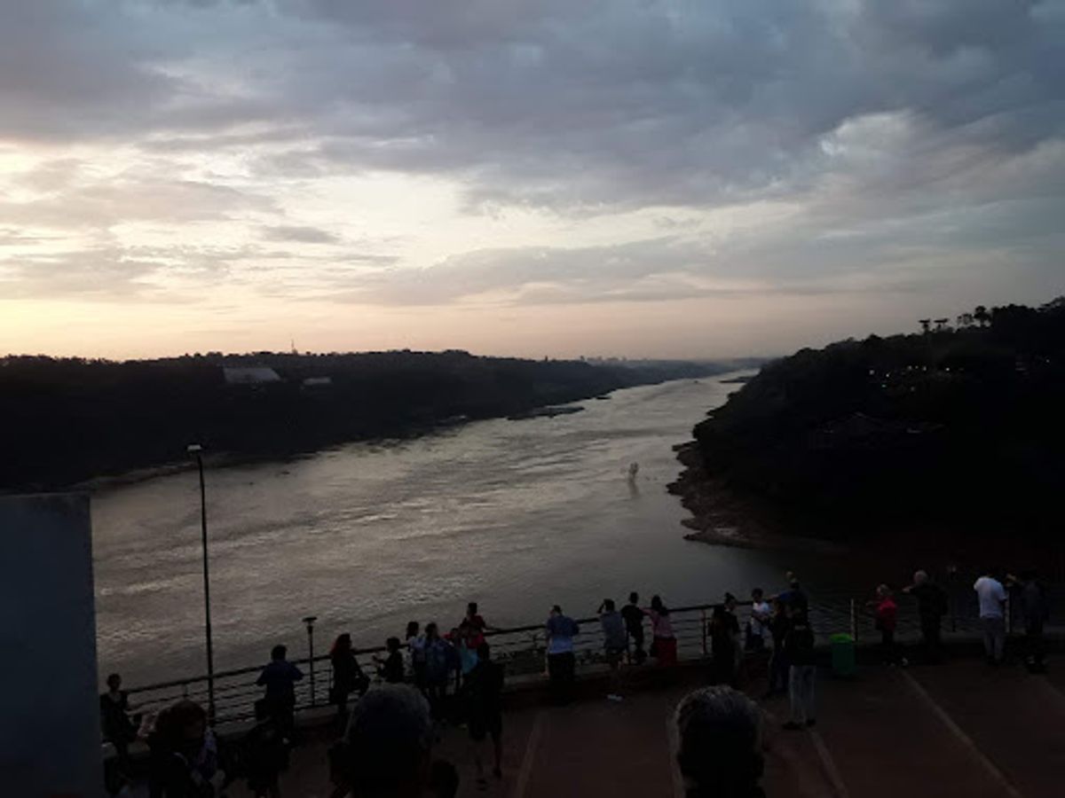 言わずと知れた世界最大の滝、イグアスの滝。とにかく水量が凄まじい。その轟音...