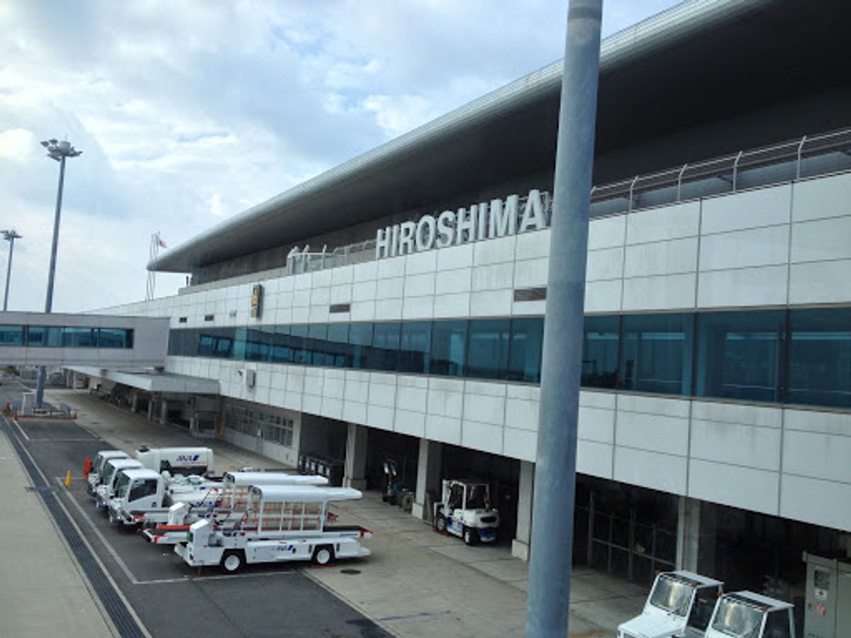 広島までは飛行機で移動しました。
宮島へ向かいます。