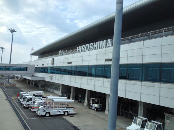 日本・島根県「厳島神社 出雲大社」の写真：広島までは飛行機で移動しました。
宮島へ...