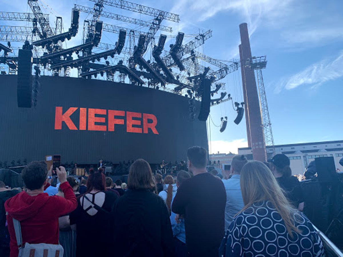 夕方16時ごろにMUSEのライブ会場へ到着。

野外です。

前座...