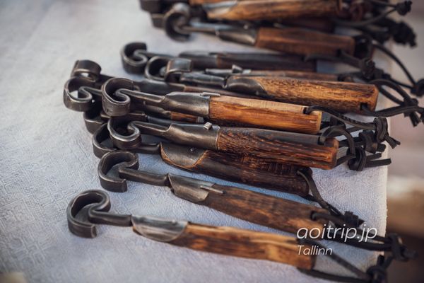 エストニア・タリン「タリン」の写真：タリンの市庁舎前にあるラエコヤ広場のマー...