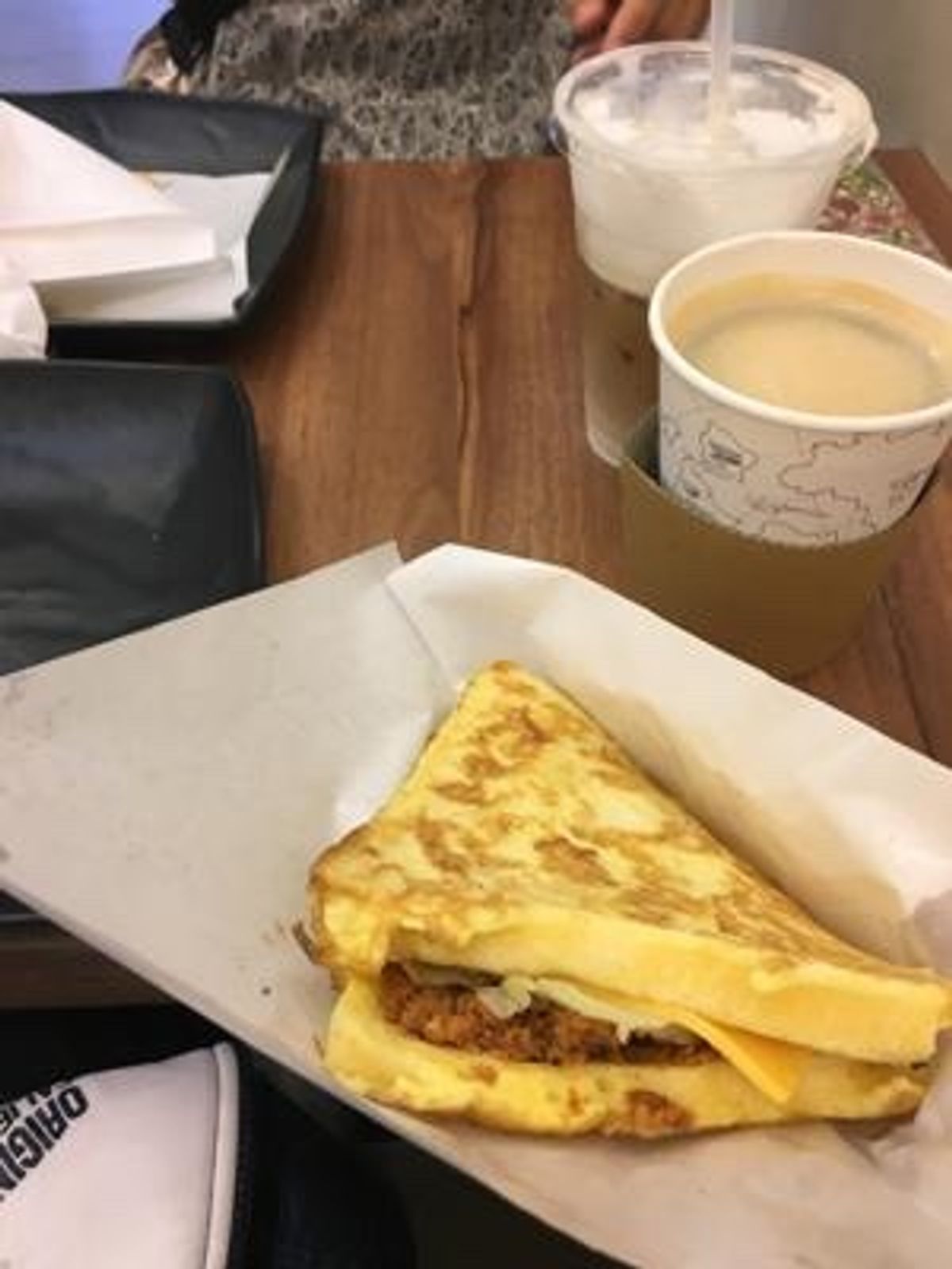 朝ごはん。
Mr.Lin's三明治と世界豆漿大王というお店。