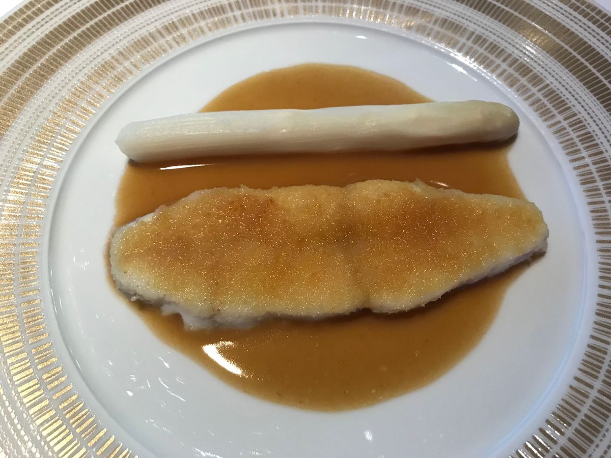 オテル・ド・ヨシノ、写真は一部だけど素晴らしい。土地のことを抜きにして料理...