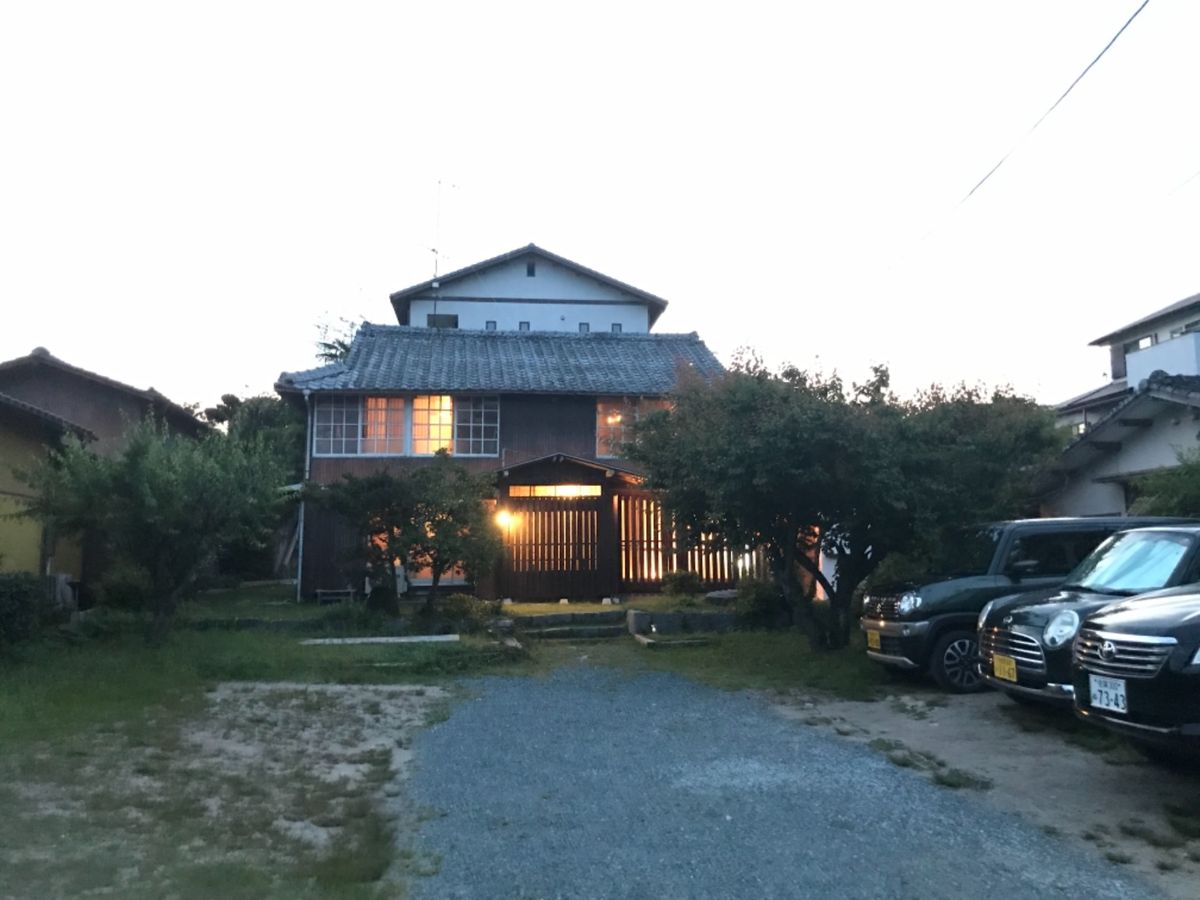 佐賀市内、駅からタクシーで15分程度。こんなところにあるのか！というめっち...