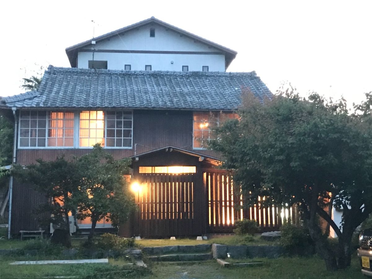 佐賀市内、駅からタクシーで15分程度。こんなところにあるのか！というめっち...