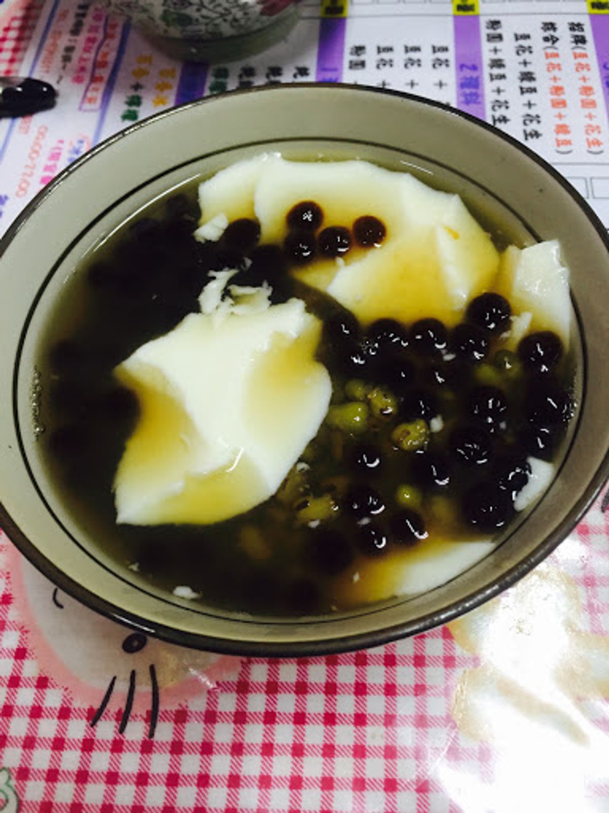 台湾に来た目的はこれ。
これを食べに、はるばるやって来たのだ。
この食べ物...