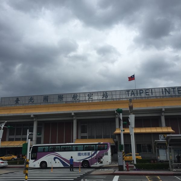 台湾・台北「台湾、台北〜台中」の写真：初の台湾新幹線。日本の車両と同じで親しみ...