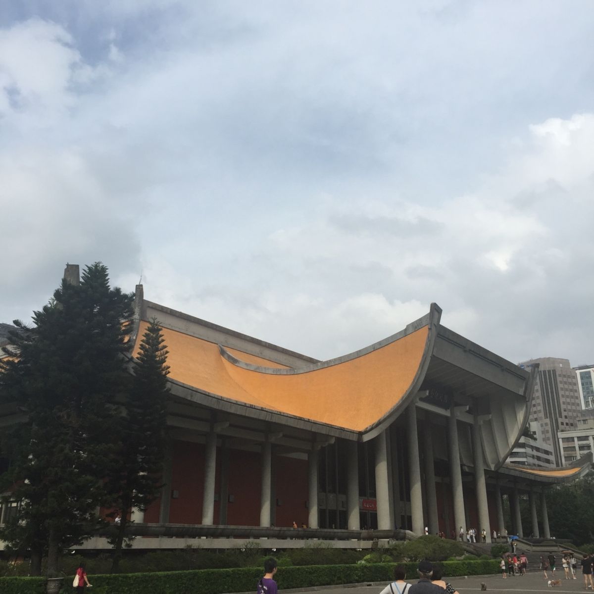 初の台湾新幹線。日本の車両と同じで親しみを感じました。