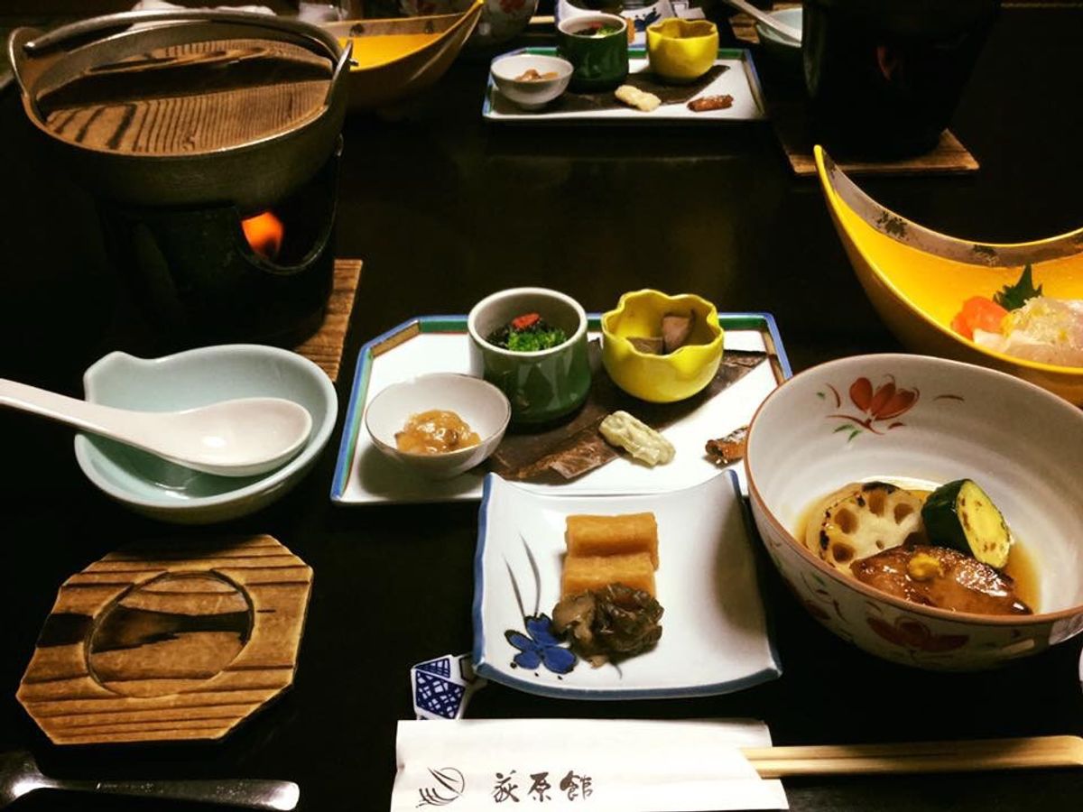 知り合いの農家。完熟りんご🍎、二本だけ取っておいてもらってりんご狩り。その...