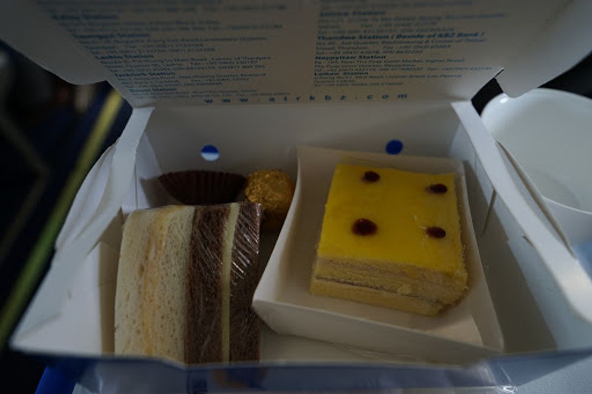 早朝。暑いミャンマー。

今日はまた空港に戻り国内線でバガン遺跡に向かう。...