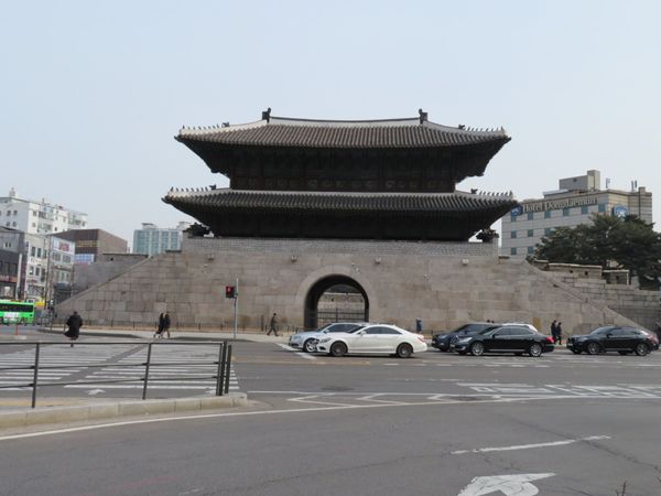 大韓民国 (韓国)・ソウル「酷寒のソウル弾丸旅行」の写真：南大門の存在感