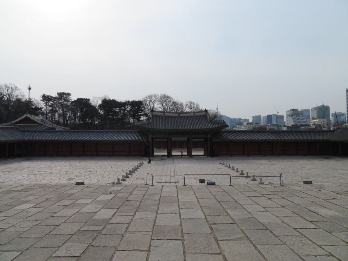 世界遺産・昌徳宮。
日本のお城とはまた違ったつくりになってる