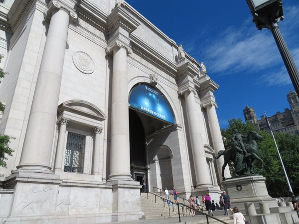 アメリカ(米国)・ニューヨーク「北米旅行（NY編）」の写真：アメリカ自然史博物館でお勉強。
「ナイト...