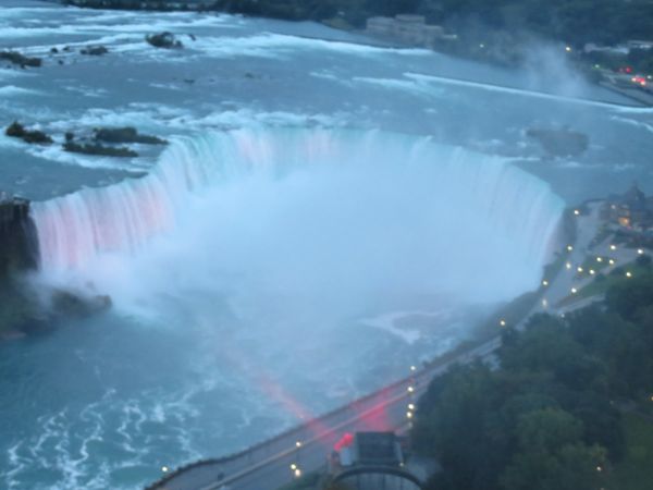カナダ・トロント「北米旅行（メープル街道編）」の写真：ナイアガラの滝、上から、横から、裏から