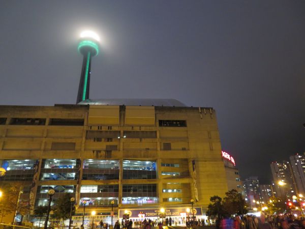 カナダ・トロント「北米旅行（メープル街道編）」の写真：トロント・ブルージェイズの本拠地、ロジャ...