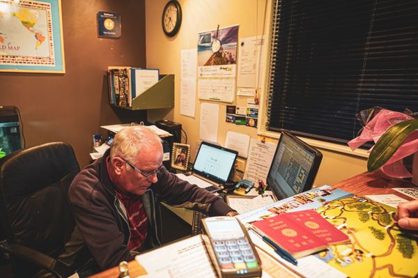 ニュージーランド・ワイトモ「ニュージーランド レンタカーで行き当たりばったりの旅」の写真：オトロハンガ？一体どこの町なんだ？

夜...