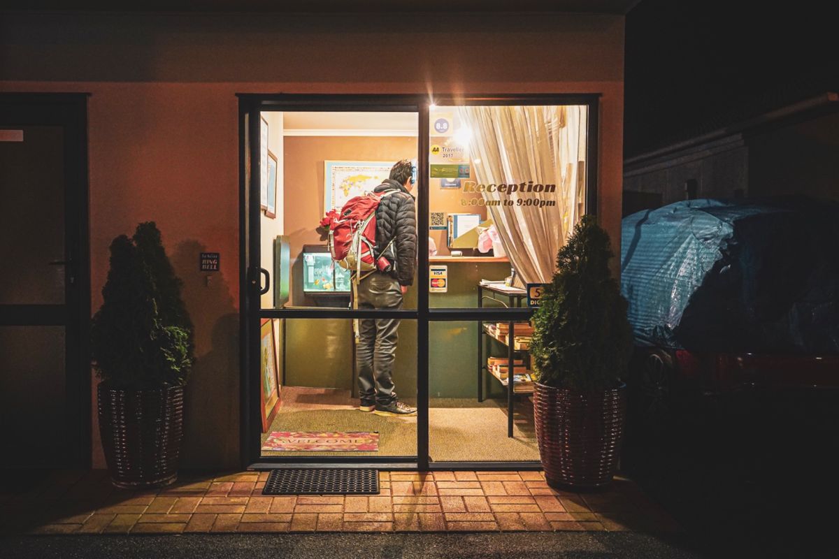 オトロハンガ？一体どこの町なんだ？

夜7時。まだ今夜泊まるホテルが決まっ...