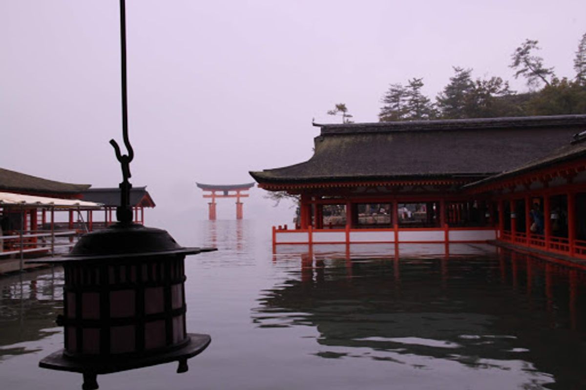 限りなく床上浸水に近いの厳島神社の社殿😂