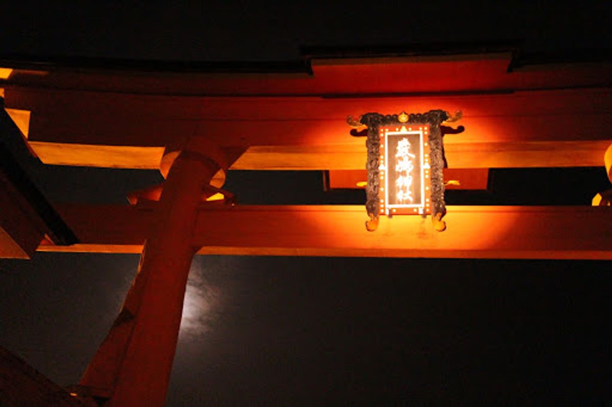 厳島神社ナイトクルーズ。ちょうど満月の夜、月と厳島神社のコラボを堪能。

...