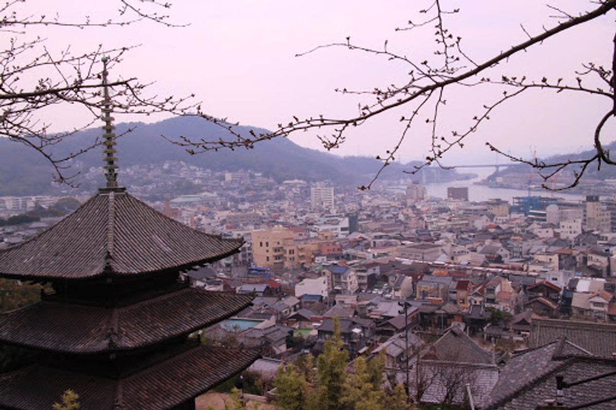 宮島から尾道へ

ケーブルカーで千光寺展望台へ。絵になる風景。4枚目は平山...
