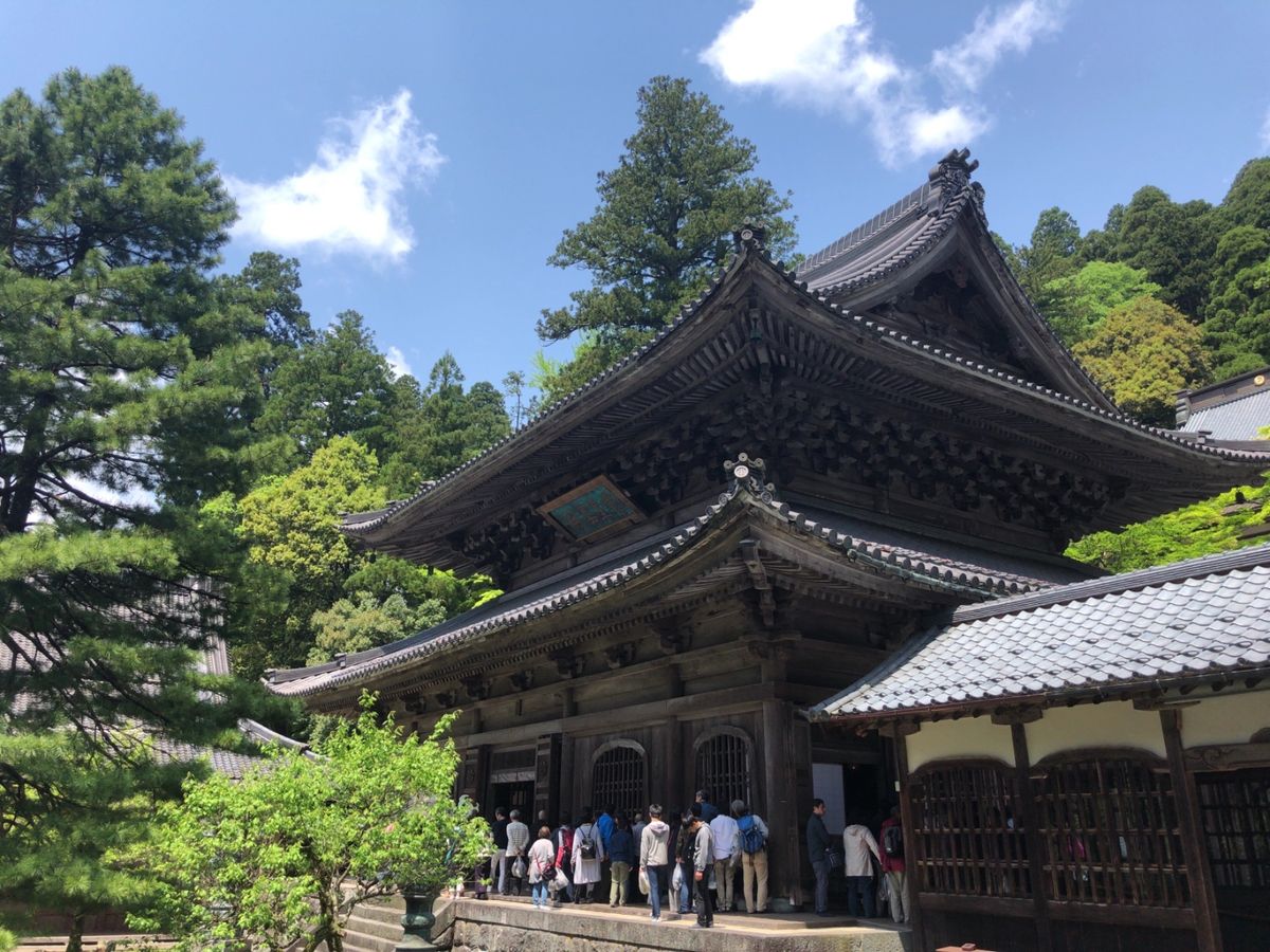 初日は永平寺と東尋坊。東尋坊はやっぱり迫力がありました。ほんとに柵も何にも...