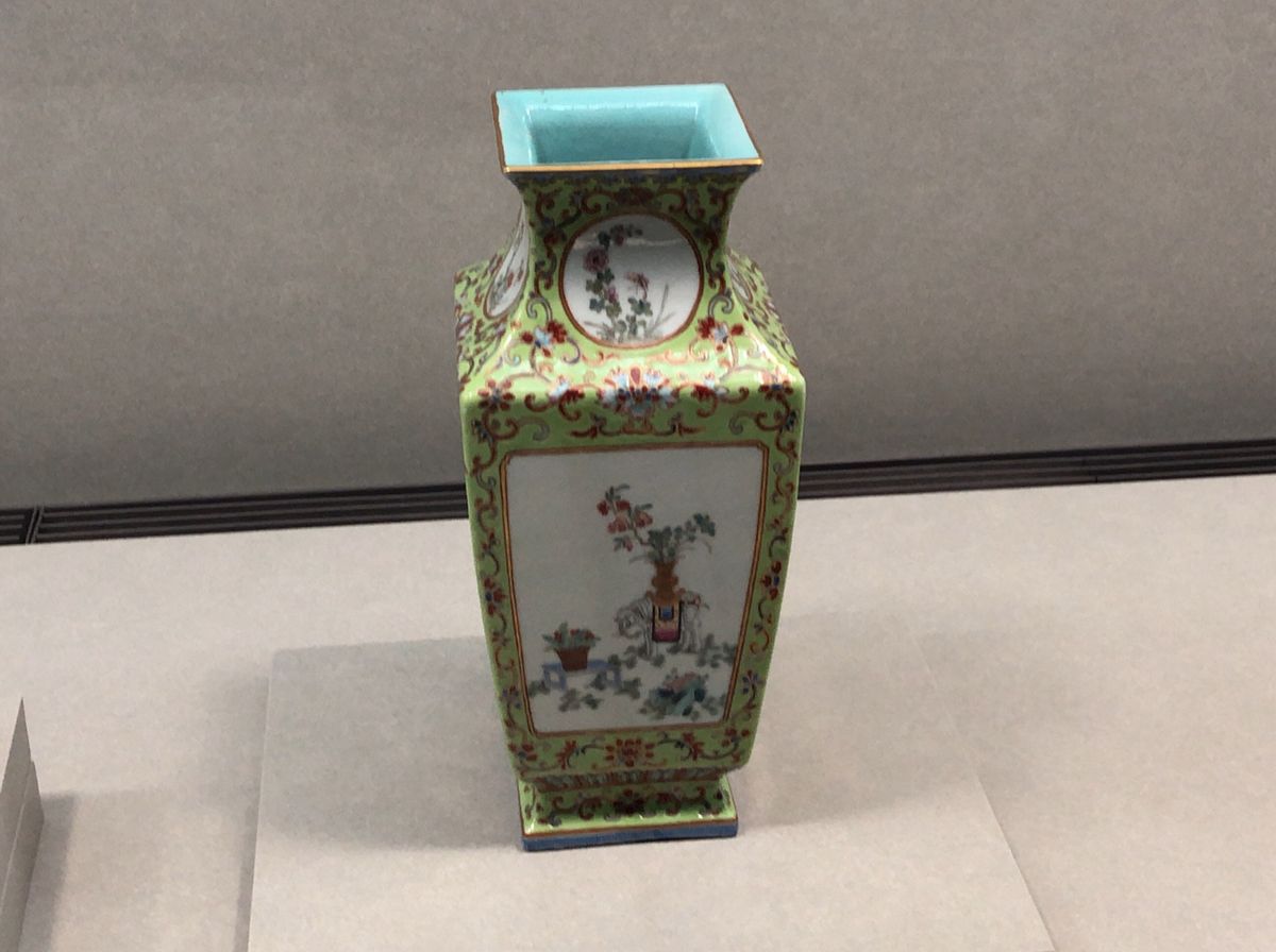 二日目は故宮博物院、九份など。噂には聞いていたけれど、GWの九份は交通規制...