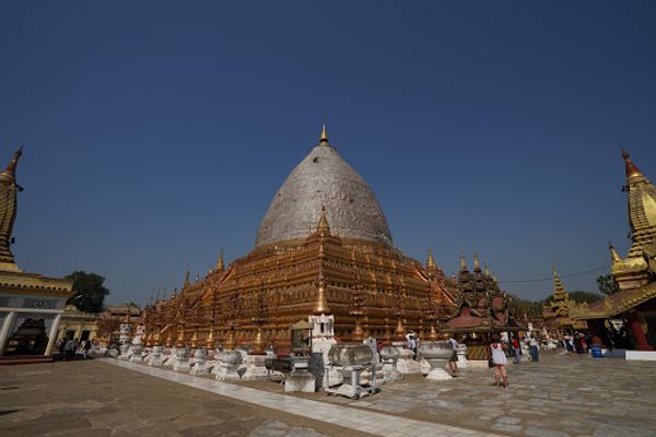 ミャンマー・ヤンゴン「甥と妹とミャンマー・バガン遺跡の旅」の写真：次にやってきたのはシュエジゴン・パゴダ...