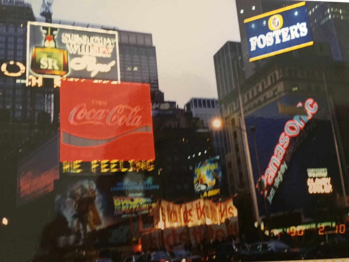 今は亡きワールドトレードセンター。
タイムズスクエアも、今とは広告が違うよ...