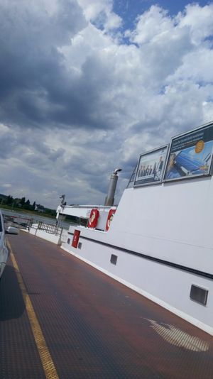フェリーでライン川を渡る。あっという間に対岸に到着🚢