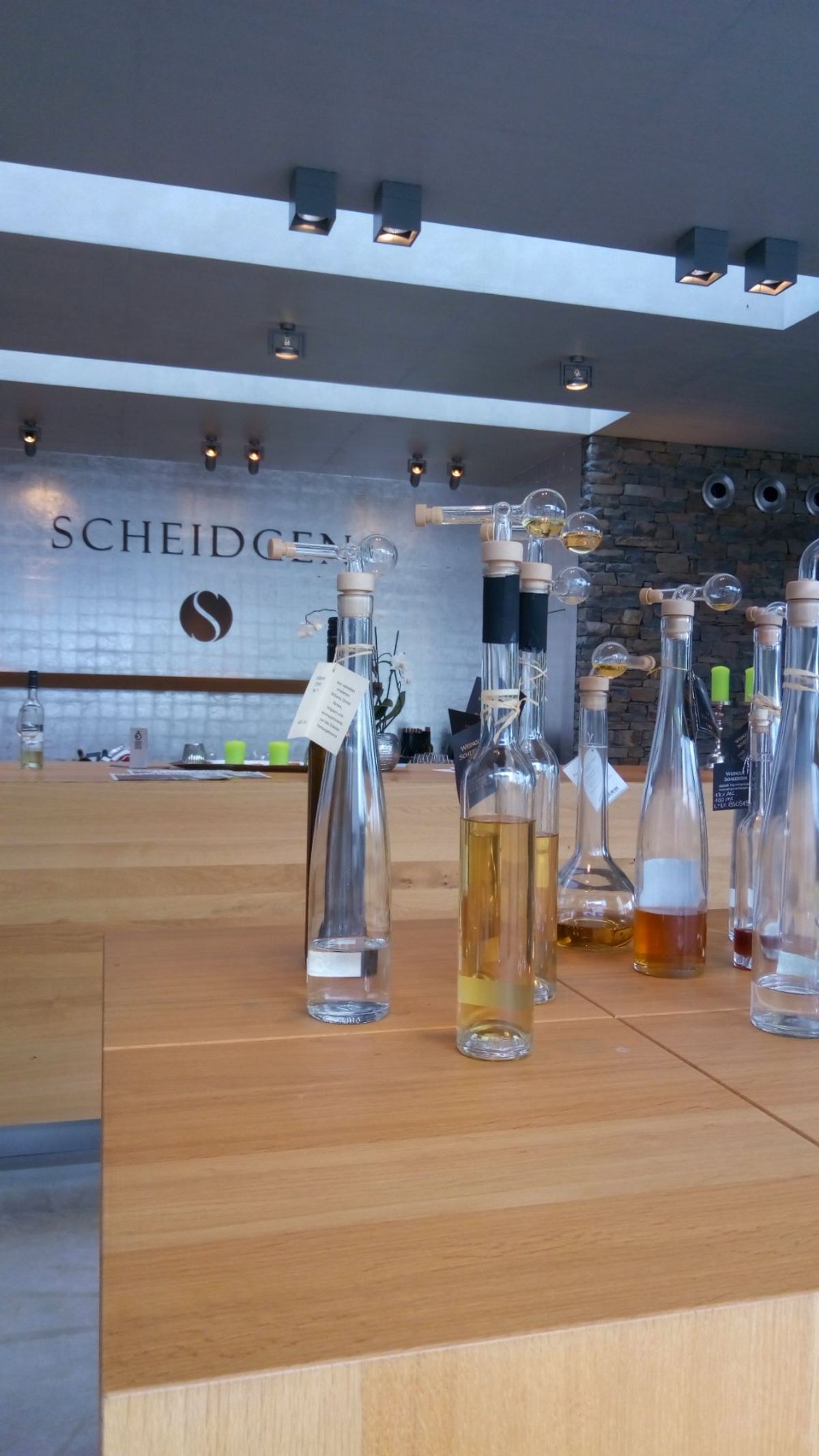 ワイナリーで試飲。