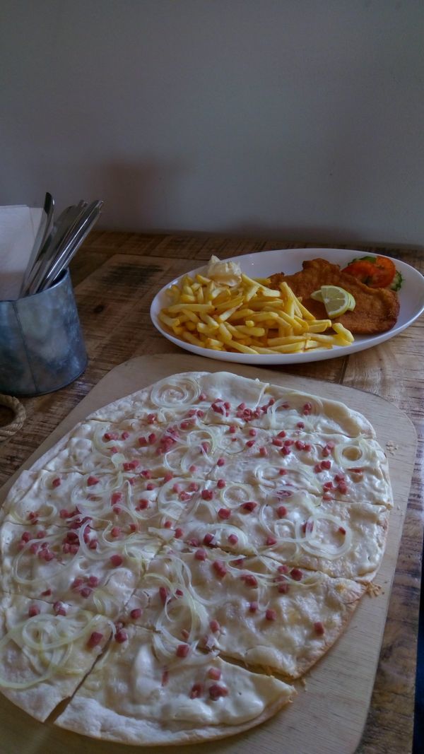 ドイツ・デュッセルドルフ「Happy Birthdayな旅」の写真：タフトフランベとシュニッツェルで誕生日デ...