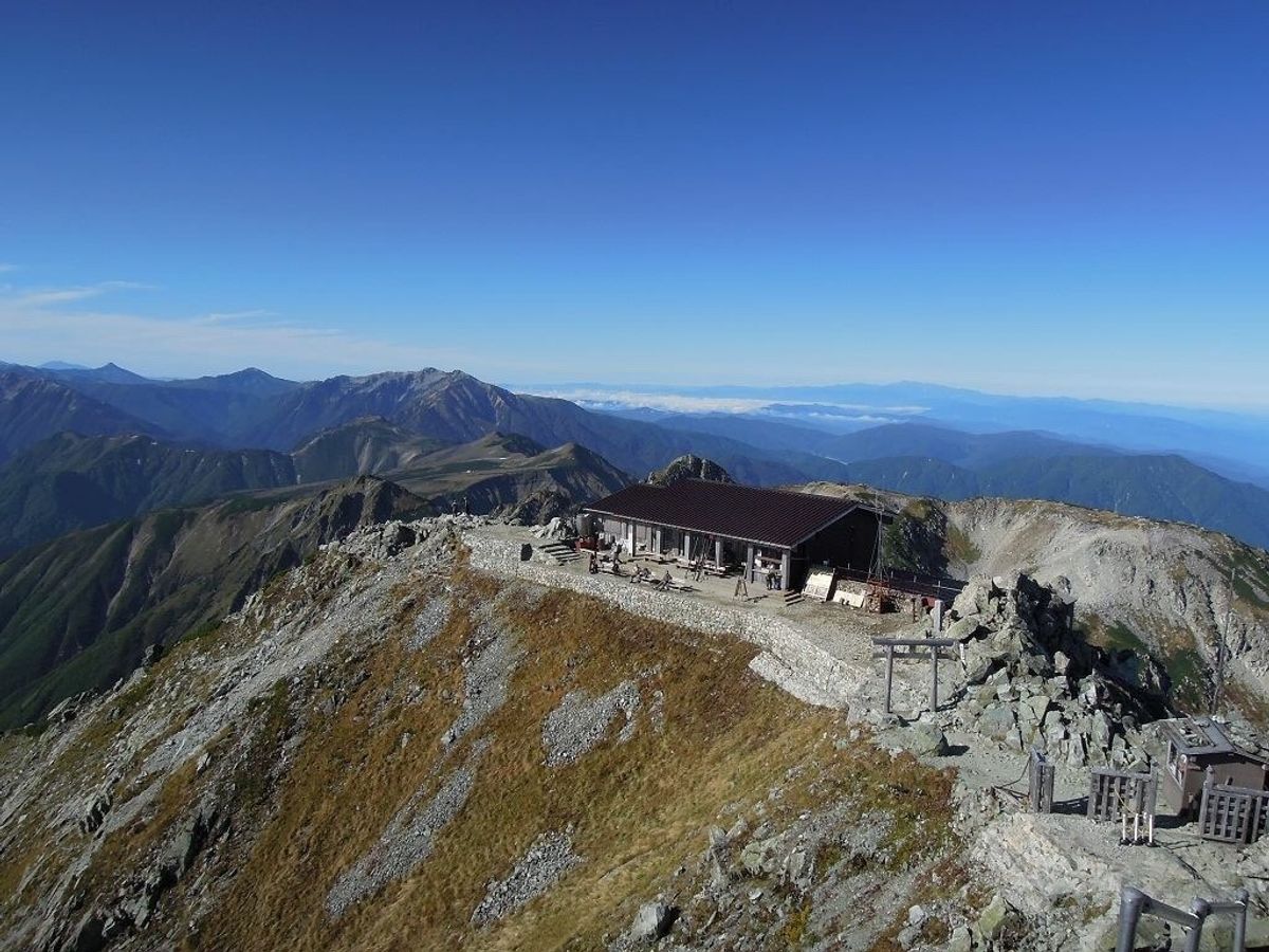 9月末の立山、残念ながら紅葉には１週間早かった。山の秋は短いので、絶好のタ...