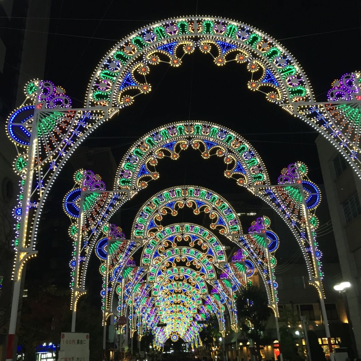 神戸の震災からの復興を願い始まった神戸ルミナリエ。
前からずっと行きたい...