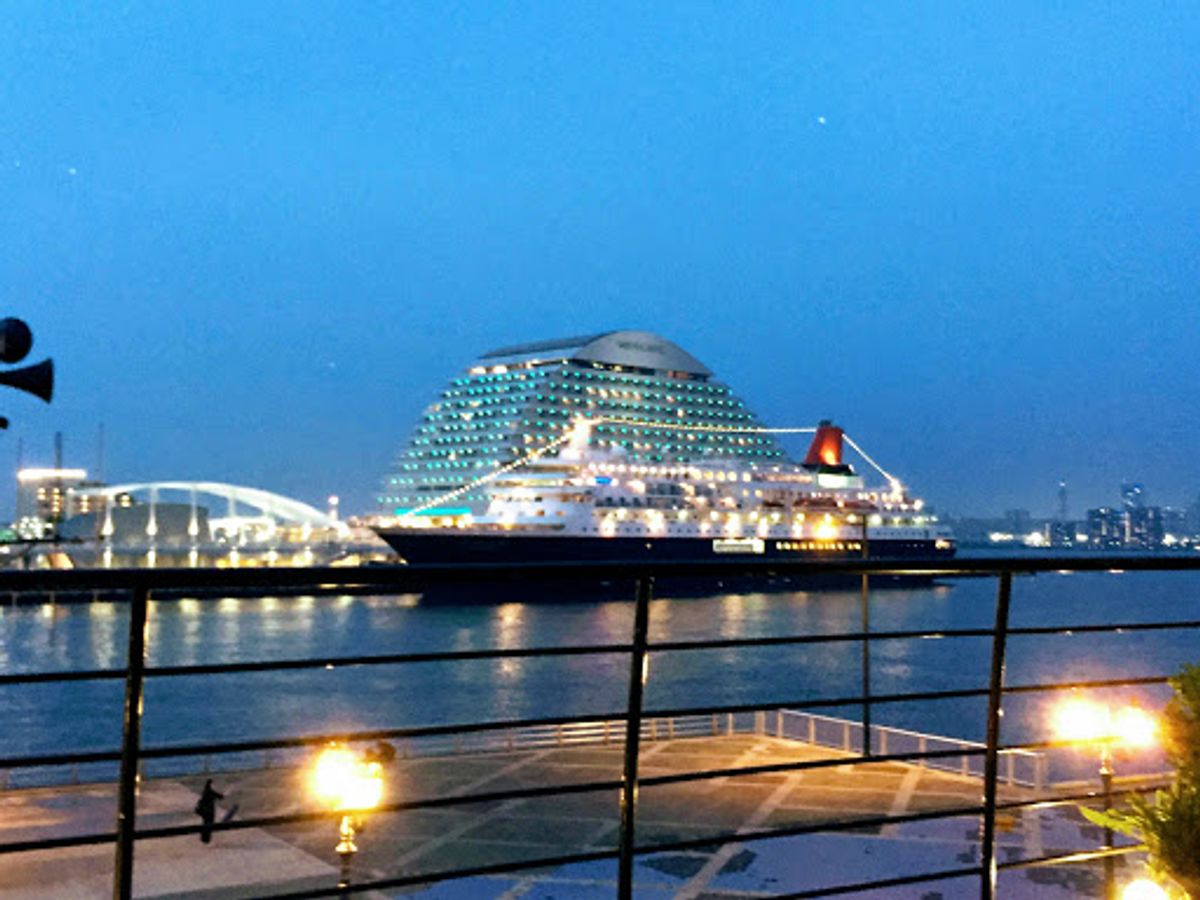 だんだん日が暮れてきて光がきれいに見えてきた
私たちが泊まったホテルの目...