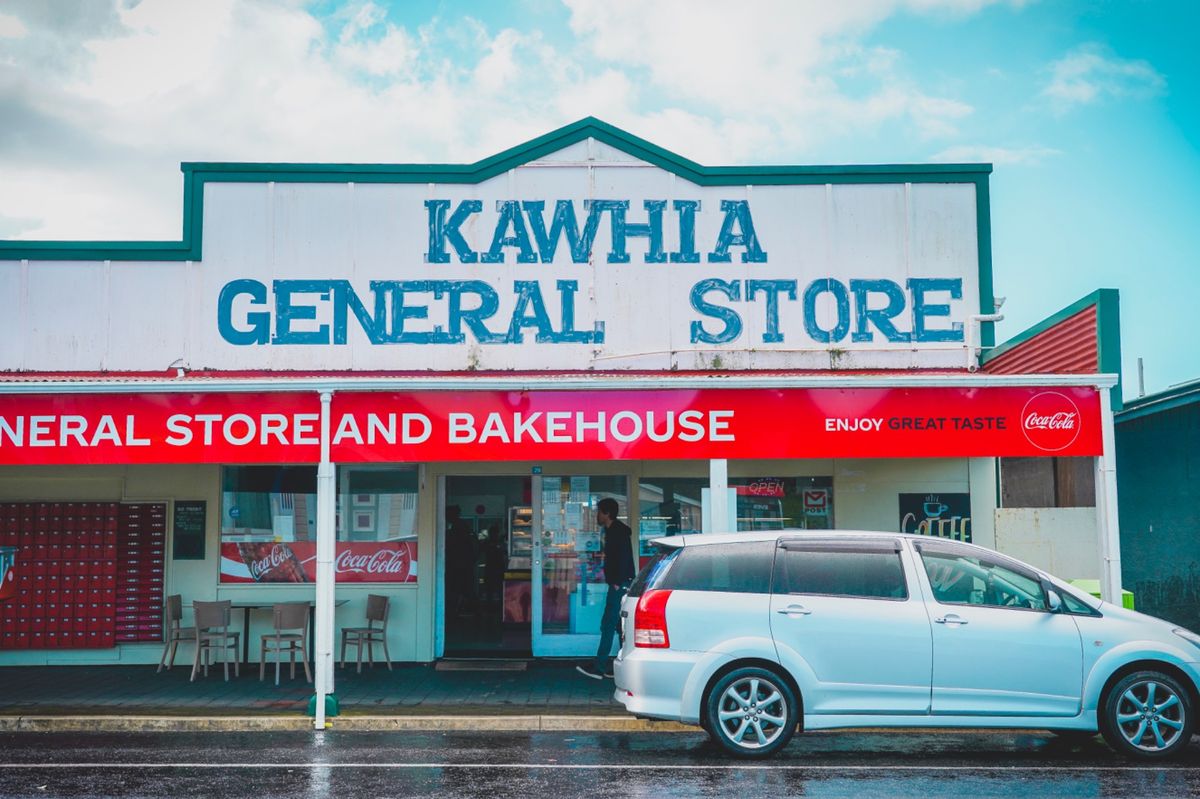 カフィアの町についた。

町はには小さなビーチと小さな船着場があった。...
