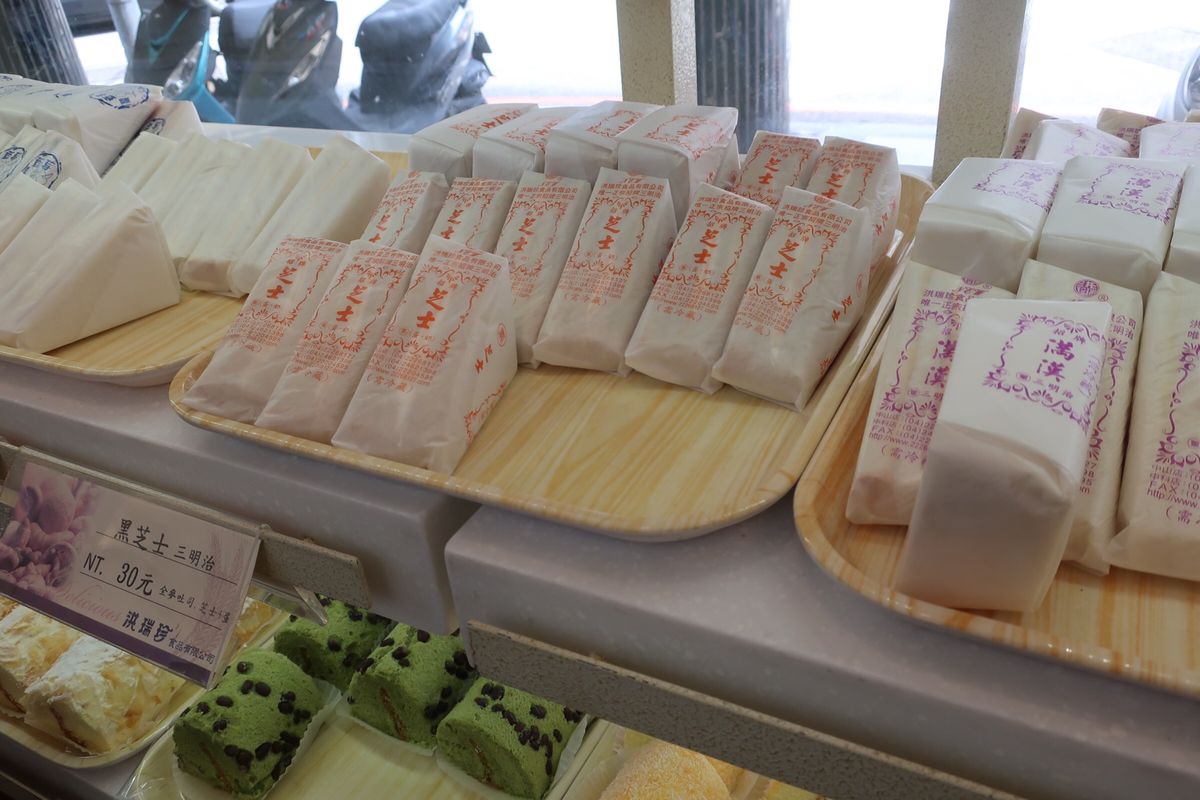 台中。
忠孝夜市は飲食店のみ。日本でタピオカミルクティブームだが、暑い時期...