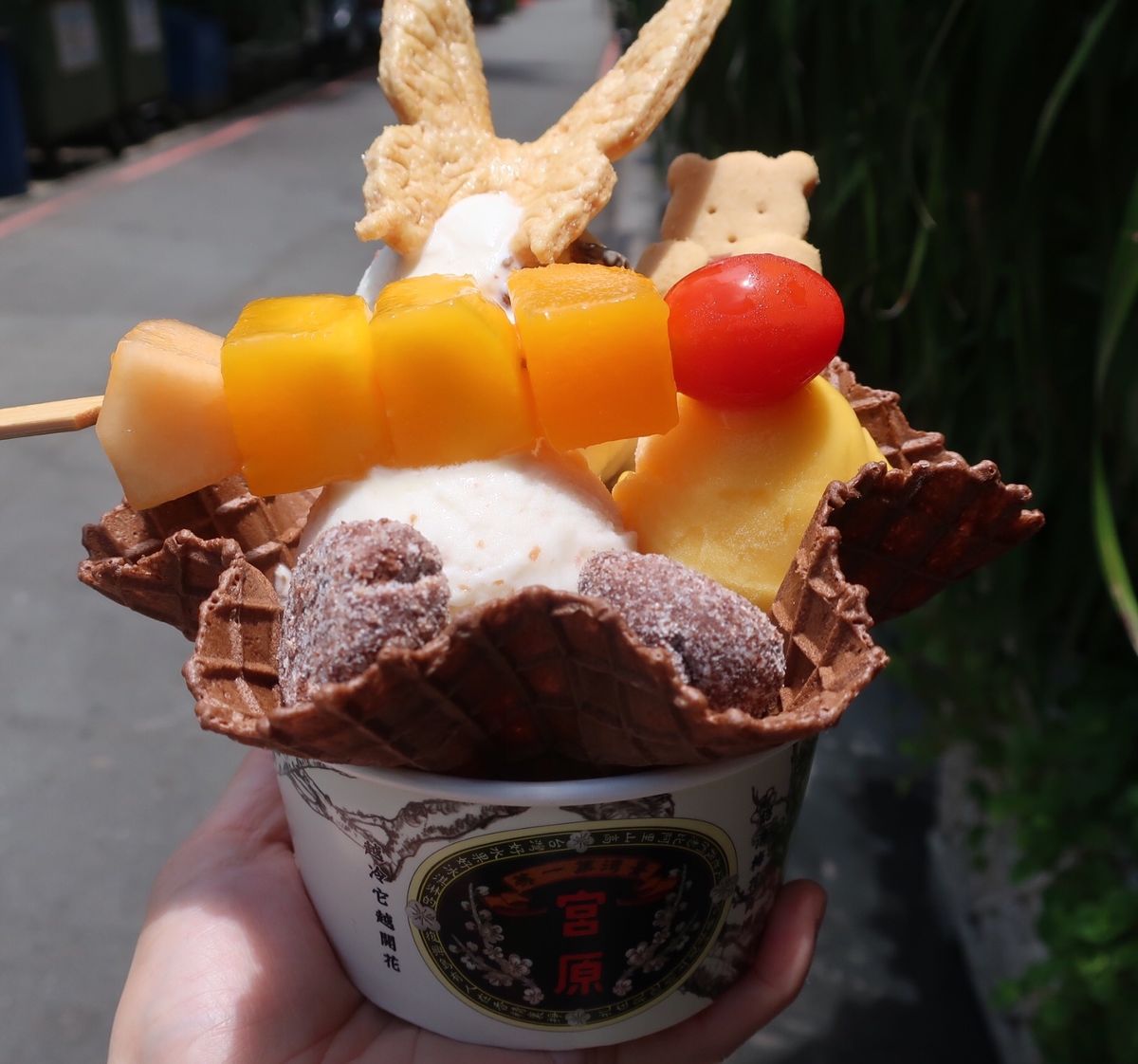 台中。
忠孝夜市は飲食店のみ。日本でタピオカミルクティブームだが、暑い時期...