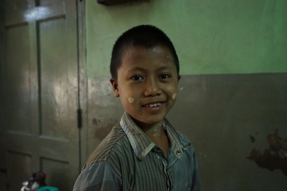 ミャンマーの人達はみんな輝いていました。当時の僕と同い年(15歳)ながら働...